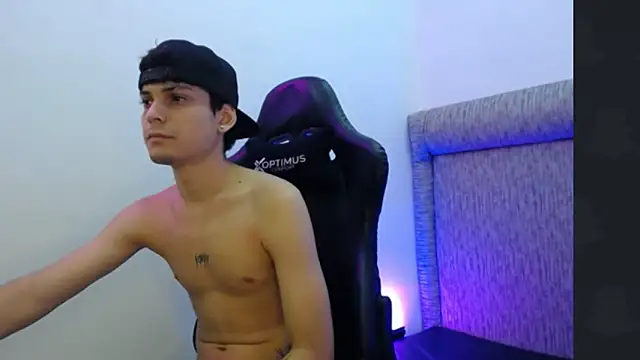 dilan hott  online show from February 3, 2026, 1:38 pm