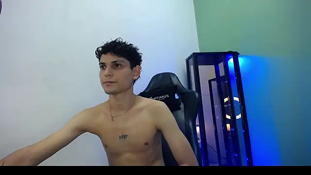 dilan hott  online show from January 5, 2026, 8:01 pm