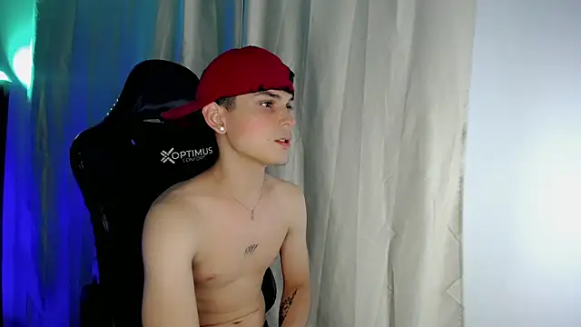 dilan hott  online show from November 25, 2025, 8:42 pm