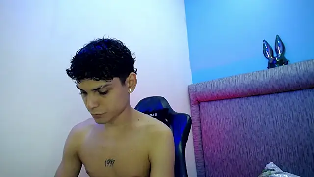 dilan hott  online show from February 21, 2026, 8:22 pm