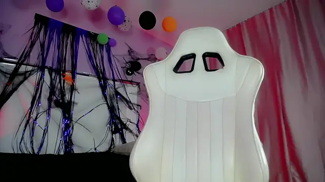 mishel hott online show from October 23, 2025, 9:24 pm