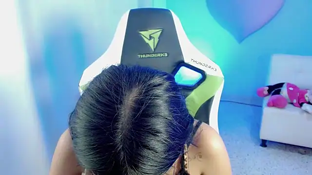 mishel hott online show from October 17, 2025, 8:21 pm