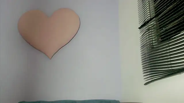 mishel hott online show from November 12, 2025, 8:23 pm