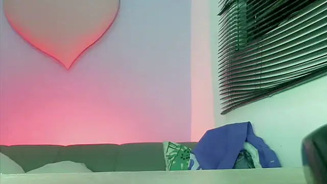 mishel hott online show from November 16, 2025, 8:13 pm