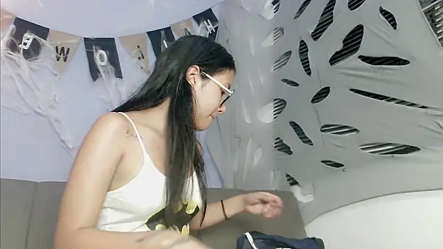 mishel hott online show from October 29, 2025, 8:19 pm