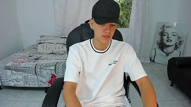 Snapshot of maxthomson_boy chatting on September 27, 2025, 7:53 pm maxthomson boy online show from September 27, 2025, 7:53 pm