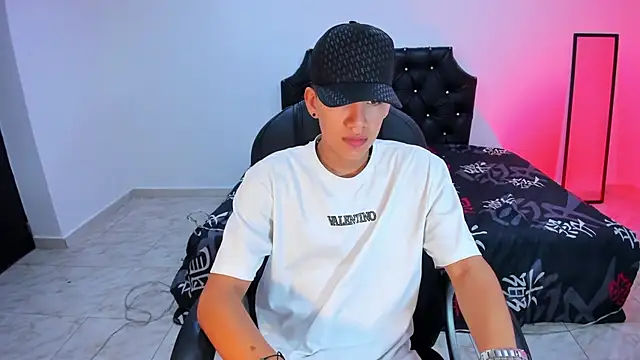 Snapshot of maxthomson_boy chatting on October 8, 2025, 8:42 pm maxthomson boy online show from October 8, 2025, 8:42 pm