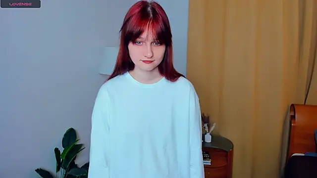 KatyKufel online show from November 4, 2025, 6:44 pm