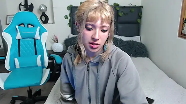 Amnesia  online show from September 25, 2025, 2:12 pm