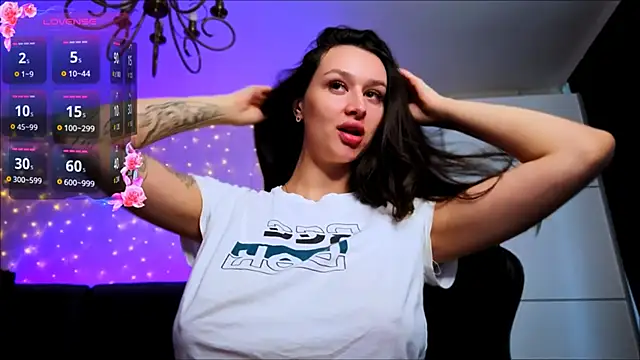 Veronica Larsson online show from April 4, 2026, 10:55 am