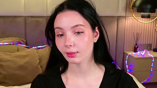 Goldy Stark online show from October 17, 2025, 8:43 pm