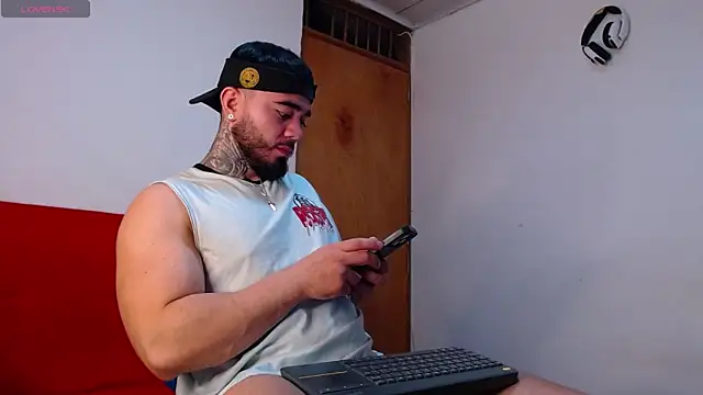 tommyblessd1 online show from December 4, 2025, 5:28 am