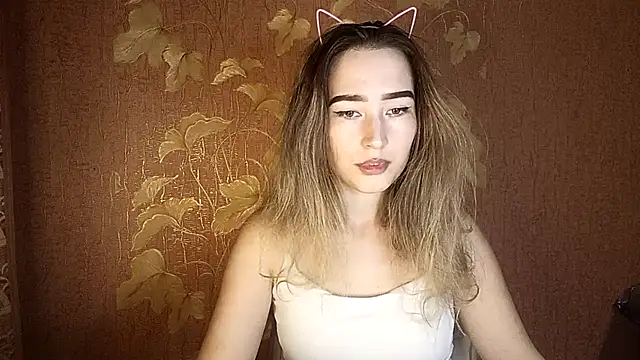 Snapshot of Awora_Wolf chatting on September 17, 2025, 5:15 pm Awora Wolf online show from September 17, 2025, 5:15 pm
