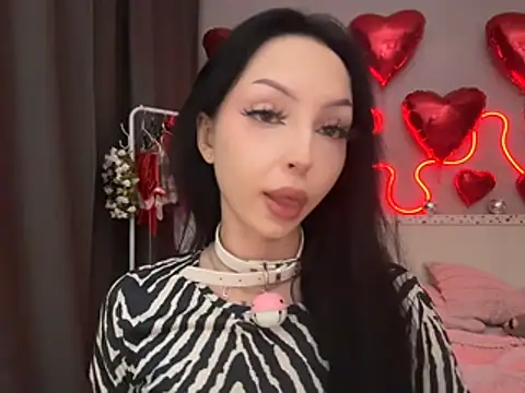 Lina Thornton  online show from July 28, 2026, 4:27 pm