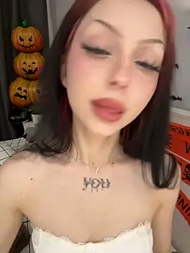 Lina Thornton  online show from November 1, 2025, 9:41 pm