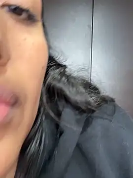 SharaRous online show from October 12, 2025, 11:33 am