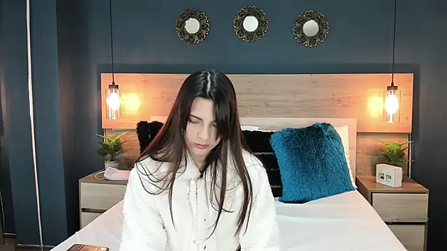 SusanAdams1 online show from September 18, 2025, 1:36 pm