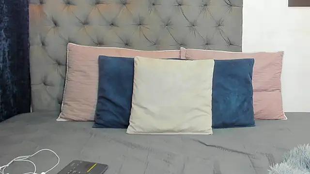 nahiroby ebony online show from March 28, 2026, 3:13 pm