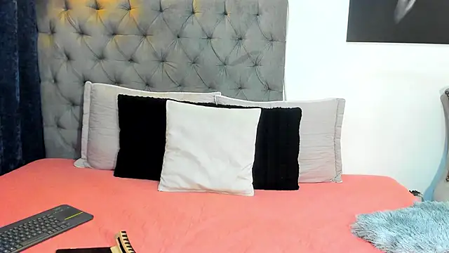 nahiroby ebony online show from January 13, 2026, 5:39 pm