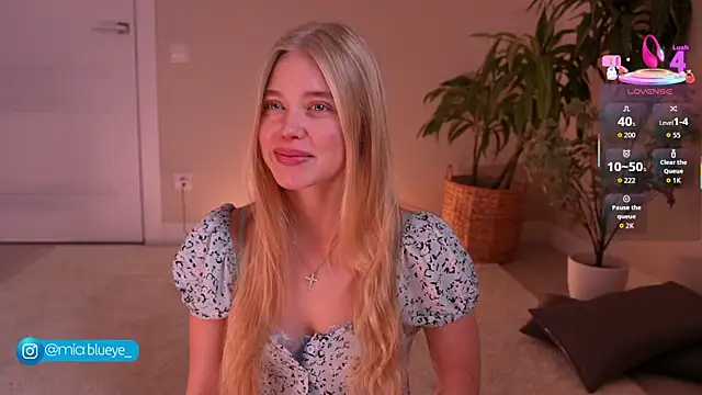 Miablueye online show from November 14, 2025, 5:27 pm