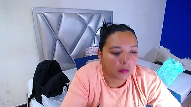 fat naughtyass online show from December 17, 2025, 2:22 pm