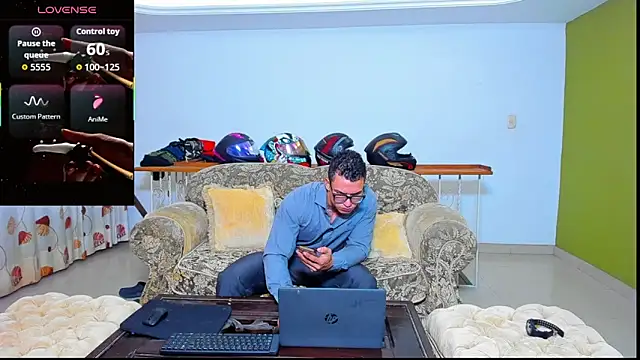 Snapshot of ArnoldSexy_ chatting on October 6, 2025, 10:05 am ArnoldSexy online show from October 6, 2025, 10:05 am