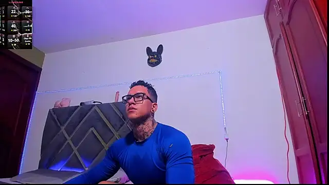 Snapshot of ArnoldSexy_ chatting on November 18, 2025, 3:48 pm ArnoldSexy online show from November 18, 2025, 3:48 pm