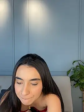 Zafira Montiel online show from November 26, 2025, 8:20 pm