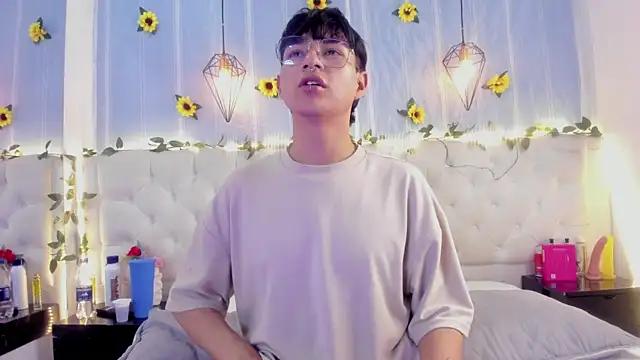 AleAurarashi online show from October 18, 2025, 4:14 am