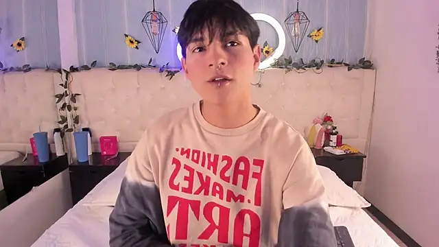 AleAurarashi online show from November 26, 2025, 6:02 am