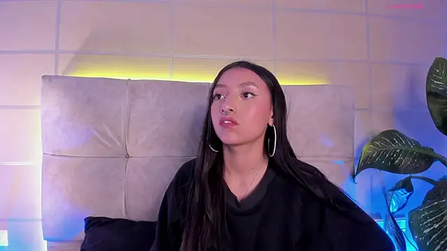 Luna Moo  online show from November 5, 2025, 3:20 am