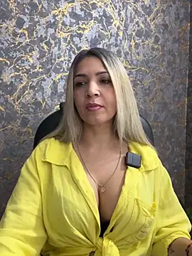 Helena Foxxx online show from November 28, 2025, 1:33 pm