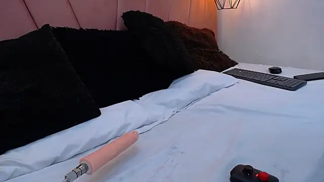 miss m1a online show from November 17, 2025, 11:25 am