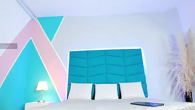 mara winters  online show from November 11, 2025, 12:11 pm