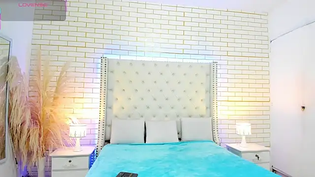 mara winters  online show from November 27, 2025, 12:16 pm