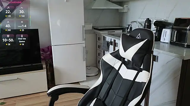 RyanStorm  online show from November 19, 2025, 1:33 pm