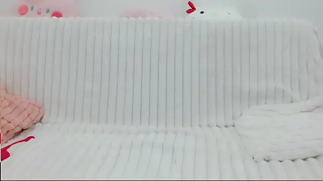 Emmahahaha17 online show from November 1, 2025, 2:11 pm