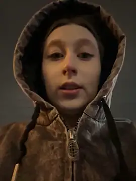 FroggyAnna online show from October 27, 2025, 3:24 pm