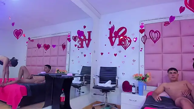 Snapshot of Aliss_Aron chatting on February 16, 2026, 12:04 pm Aliss Aron online show from February 16, 2026, 12:04 pm