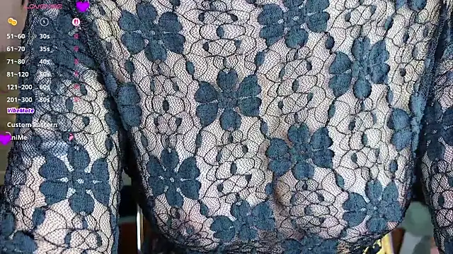 lingzi9333 online show from November 8, 2025, 12:31 pm