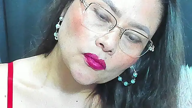 Isbettyche online show from May 5, 2026, 12:57 am