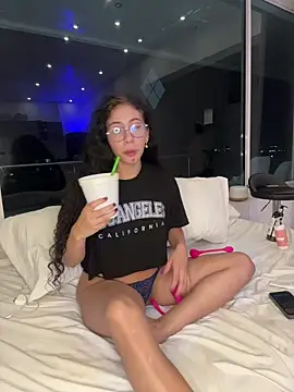 Snapshot of PussyLoversShow chatting on November 27, 2025, 4:13 am PussyLoversShow online show from November 27, 2025, 4:13 am