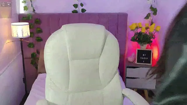 Snapshot of VioletBlacke_ chatting on December 5, 2025, 2:04 pm VioletBlacke online show from December 5, 2025, 2:04 pm