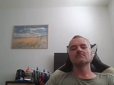 Snapshot of april_patrik chatting on June 10, 2026, 10:27 am april patrik online show from June 10, 2026, 10:27 am