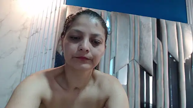 KiraaWild online show from October 26, 2025, 2:17 pm