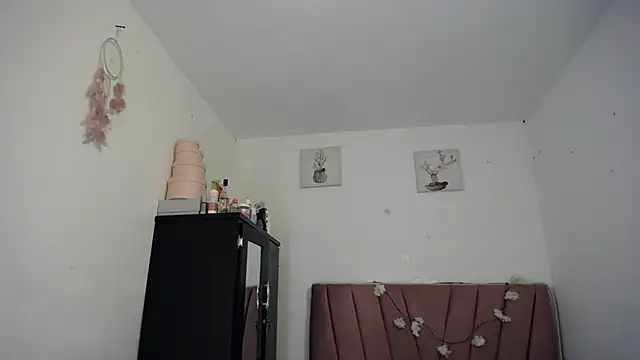 Liahdiaz  online show from July 10, 2026, 1:33 pm