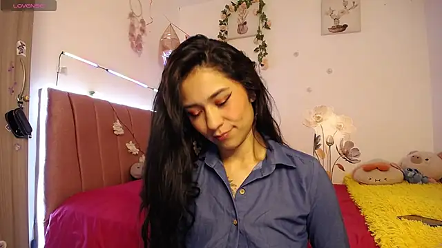 Liahdiaz  online show from April 5, 2026, 4:24 pm