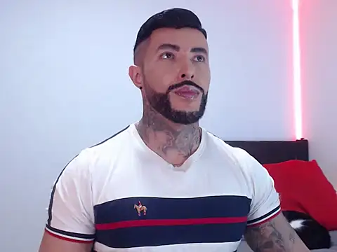 andrea de lucaa online show from November 11, 2025, 4:18 am