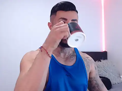 andrea de lucaa online show from November 19, 2025, 3:28 am