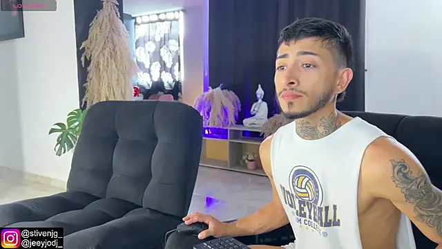 Snapshot of tattoguys_cums chatting on November 5, 2025, 9:18 pm tattoguys cums online show from November 5, 2025, 9:18 pm